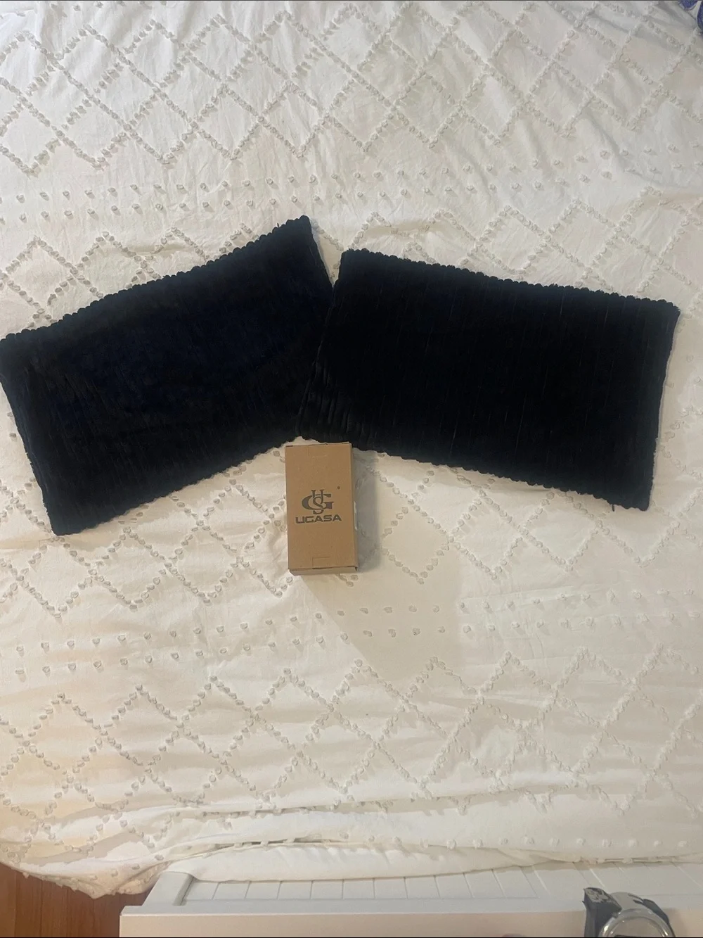 Black Plush Ribbed Accent Pillow cover Pair nwt